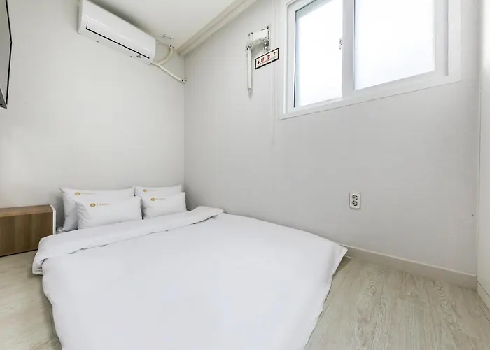 Aparthotel Guro Js *